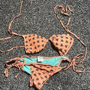 Cute String Bikini by Billabong. Size: Small